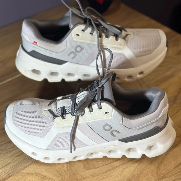 On Running Cloudstratus Light Gray Sneakers - Picture 2 of 15
